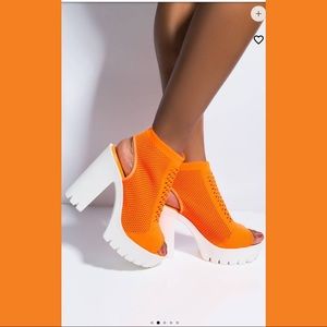 Bold orange and white chunky heels 🔥🔥